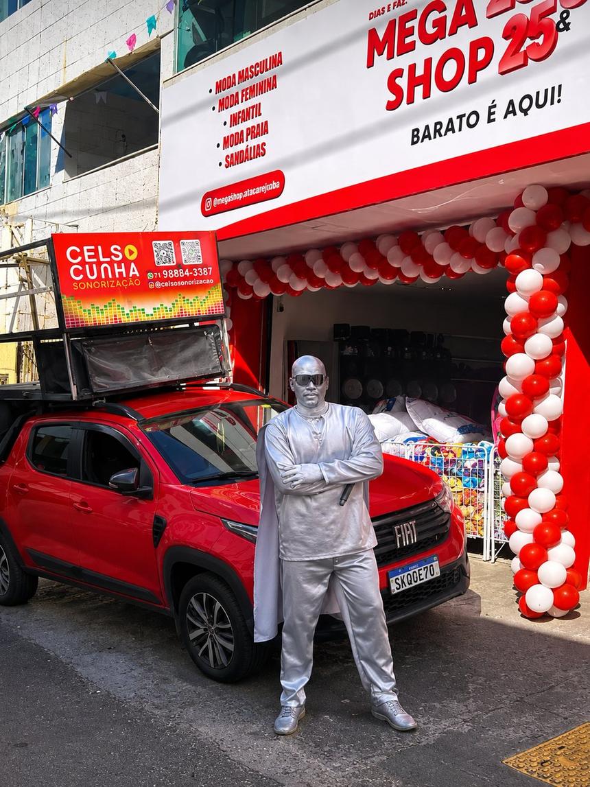 Carro de som na inauguração da Mega Shop 25