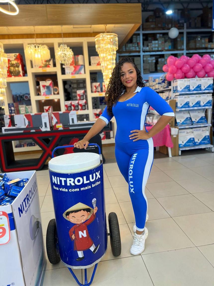 Promotora em ação de loja da Nitrolux